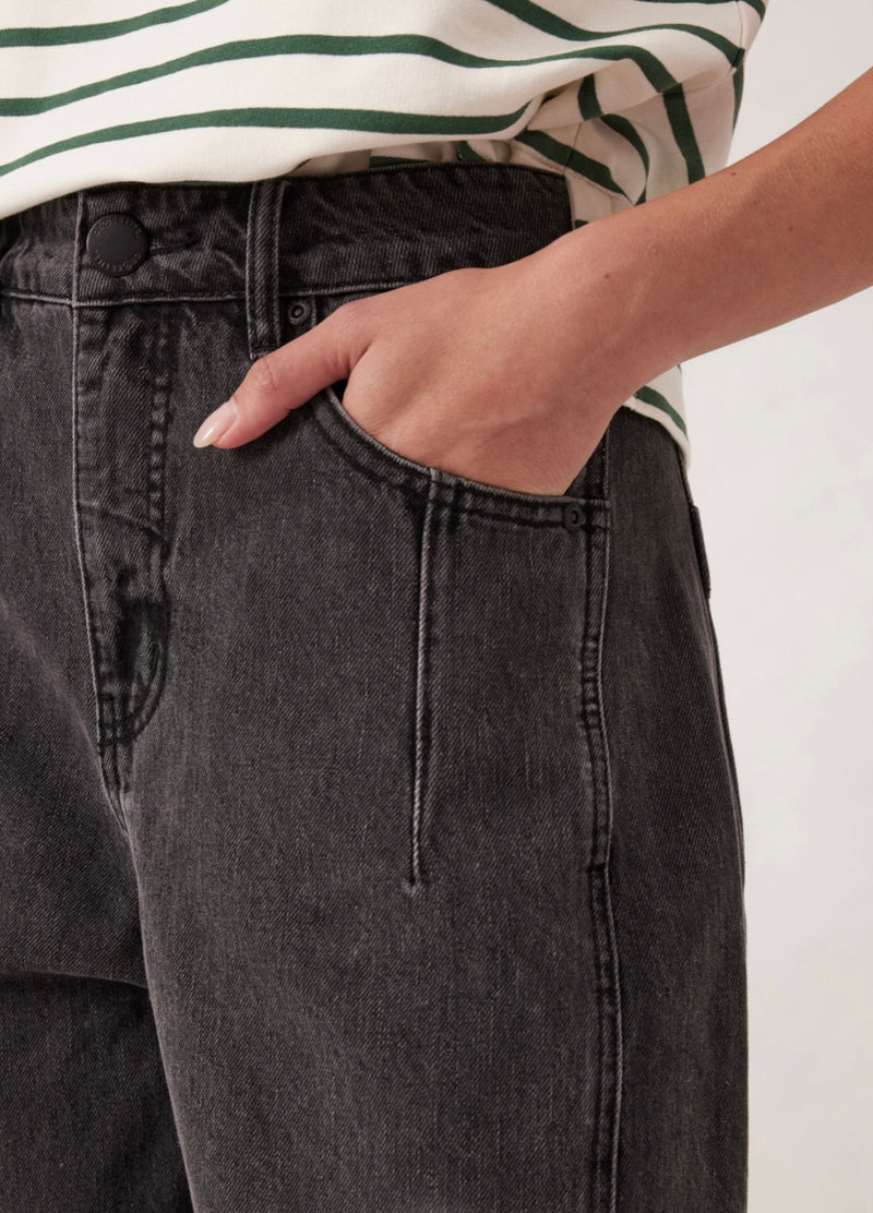 Darted Barrel Jean Faded Black