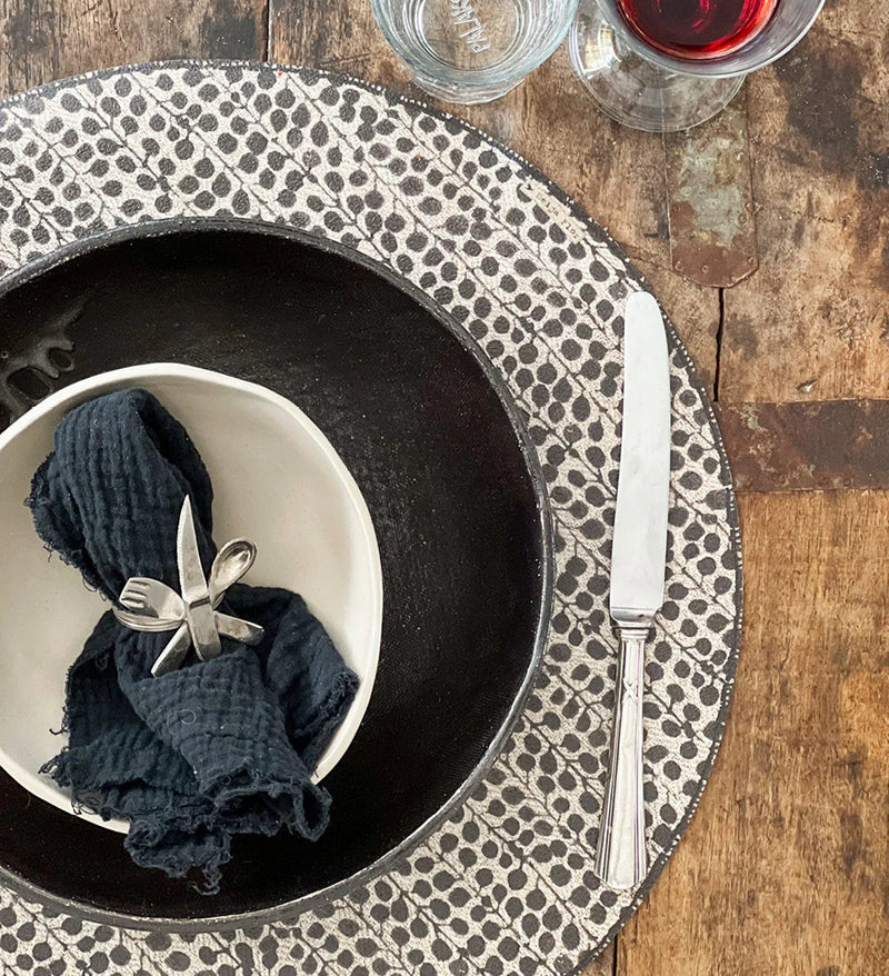 Poppy Black Round Placemat