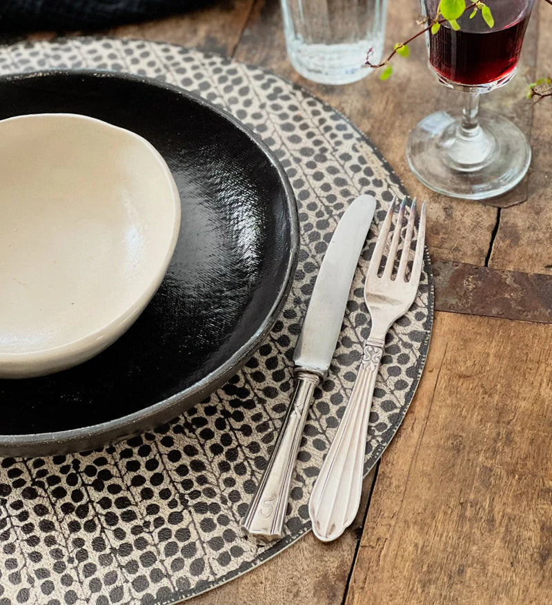 Poppy Black Round Placemat